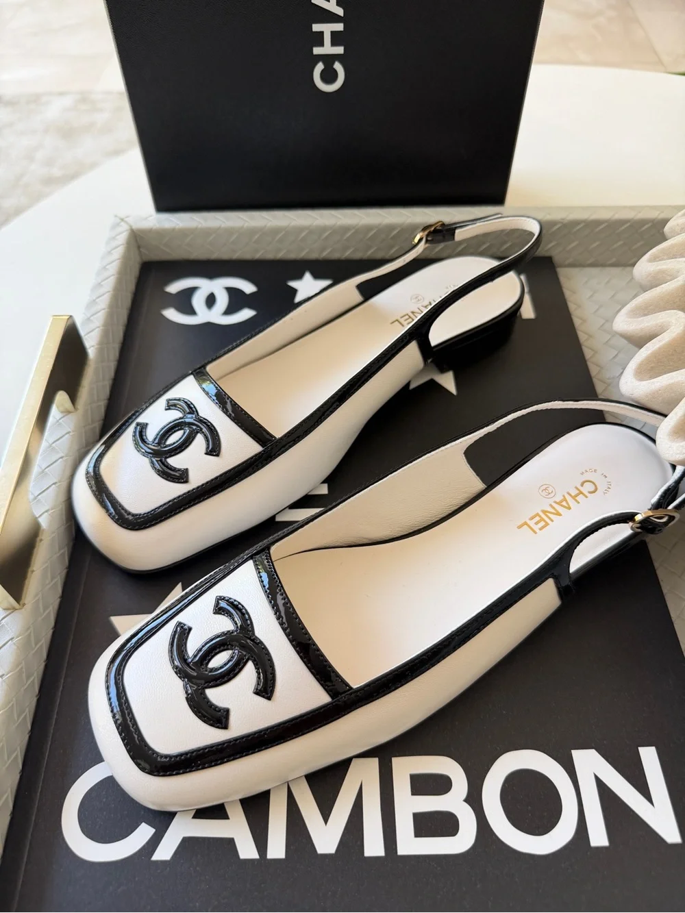 Chanel 26B White Black Lambskin Patent Square Toe Bold CC Logo Slingback Flat 38